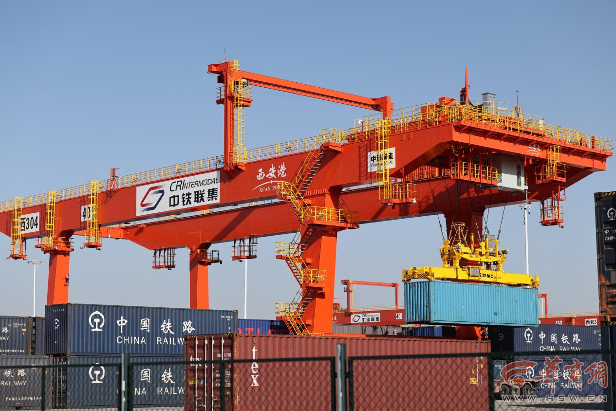 何以长安·创见未来中欧班列(西安)集结中心：钢铁驼队启新程长安门户向世界
