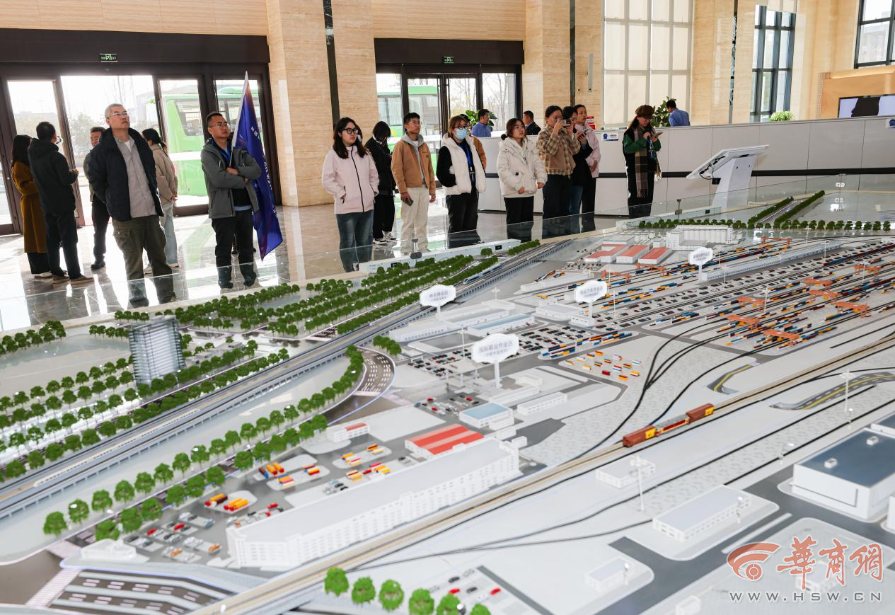 何以长安·创见未来中欧班列(西安)集结中心：钢铁驼队启新程长安门户向世界(图2)